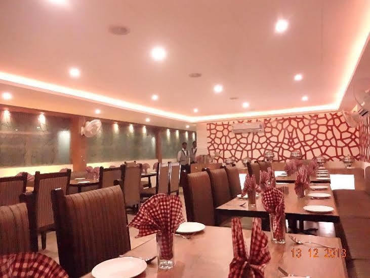Oyo 2155 Hotel Wardhman Jabalpur Exteriér fotografie